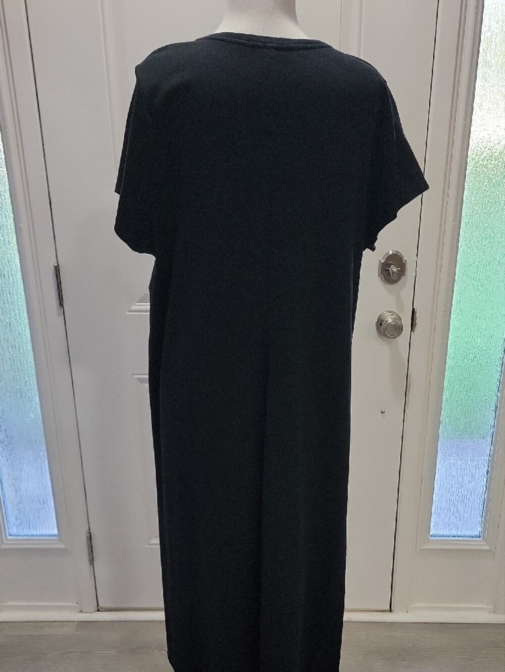 Isaac Mizrahi Black V-Neck Midi Dress - Picture 4 of 7